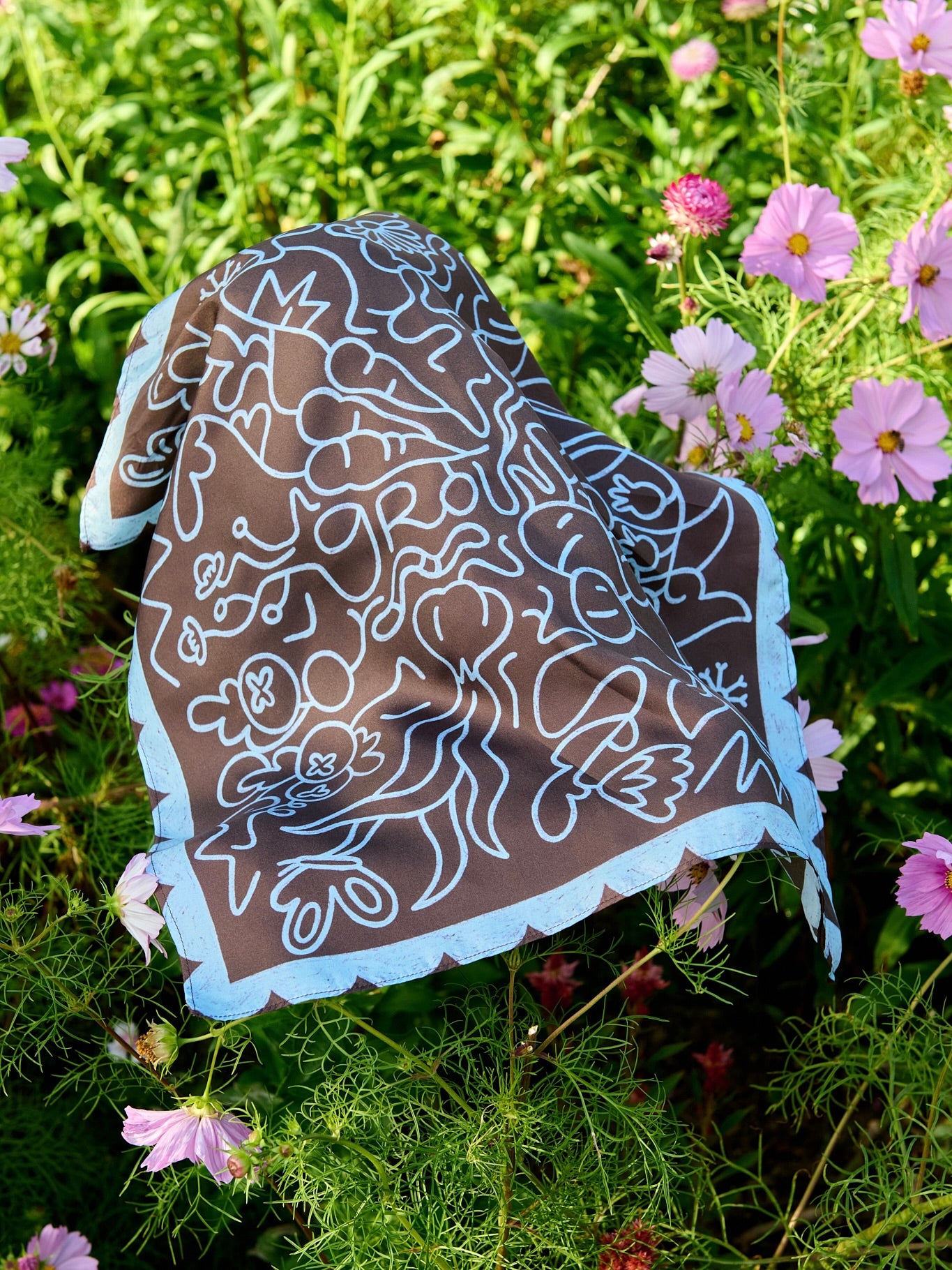 Hedvábný šátek Grounded